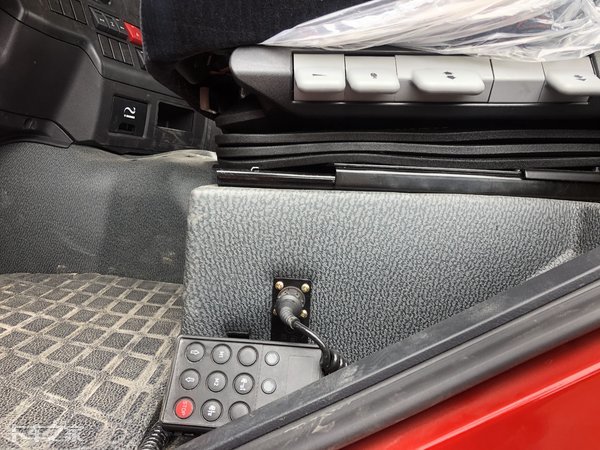 陕汽德龙X3000牵引车+新国标半挂车，这配置运输危化品够安全吗？