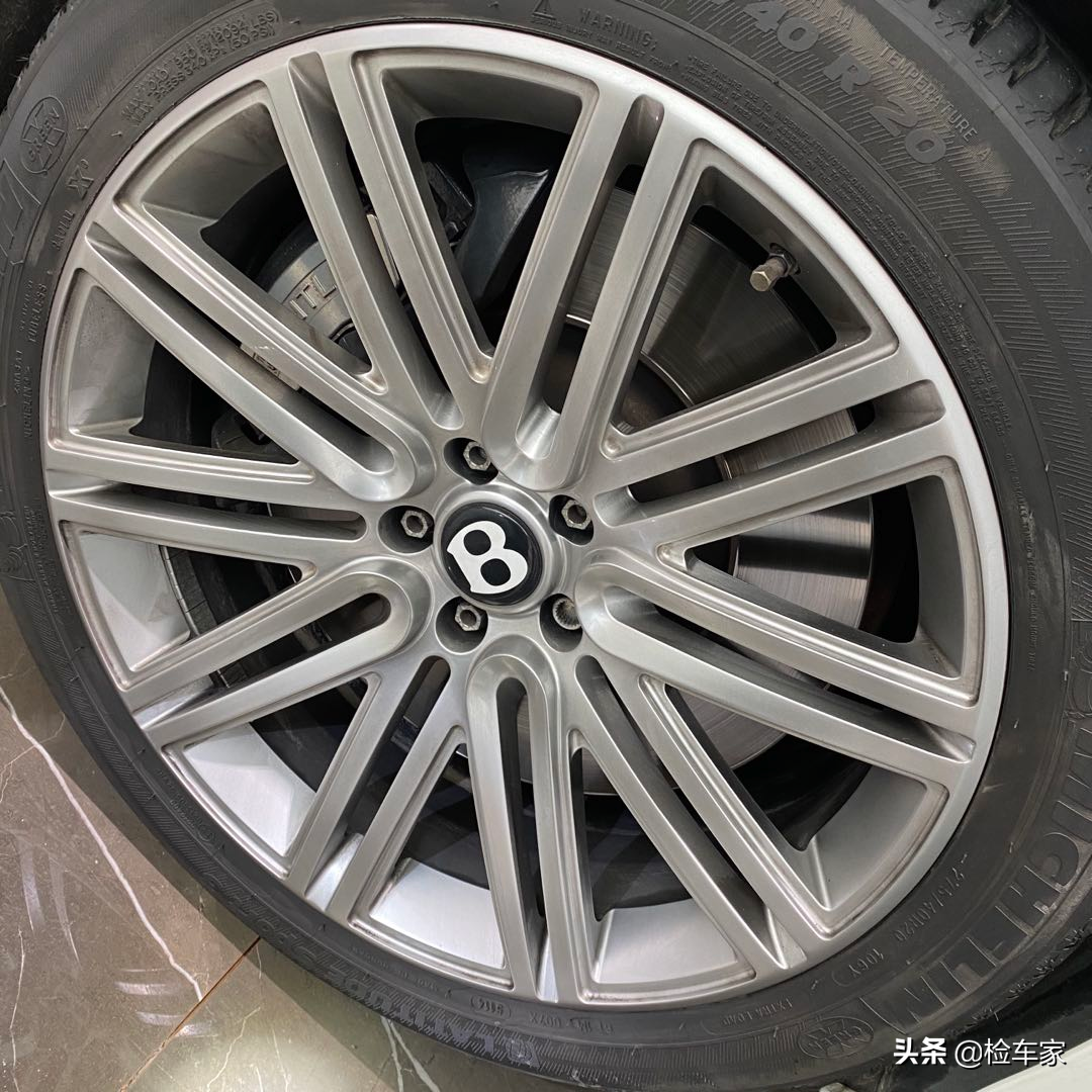 奢华轿跑，才开两万公里贬值130万，168万买台宾利欧陆GT划算吗？