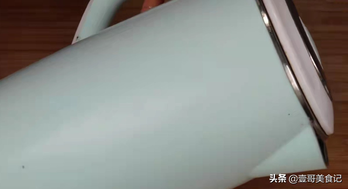 电热水壶水垢再多也别怕，老保姆教一招，3分钟快速去除，超干净