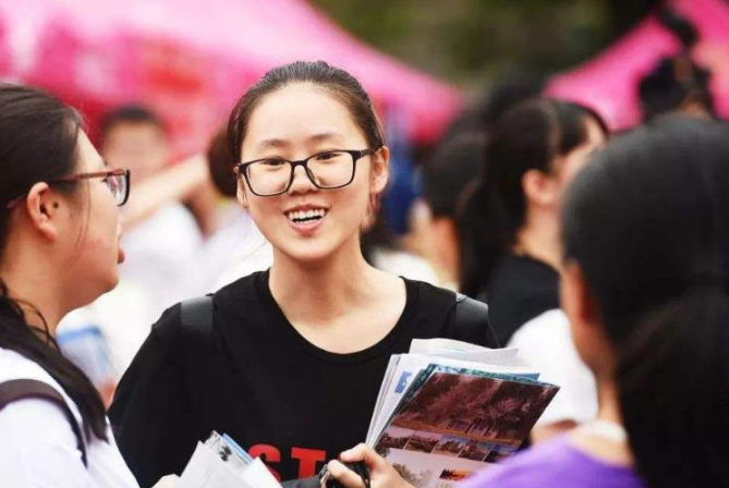 考上民办二本学校，一年学费2.8万，这4个专业值得学生“捡漏”