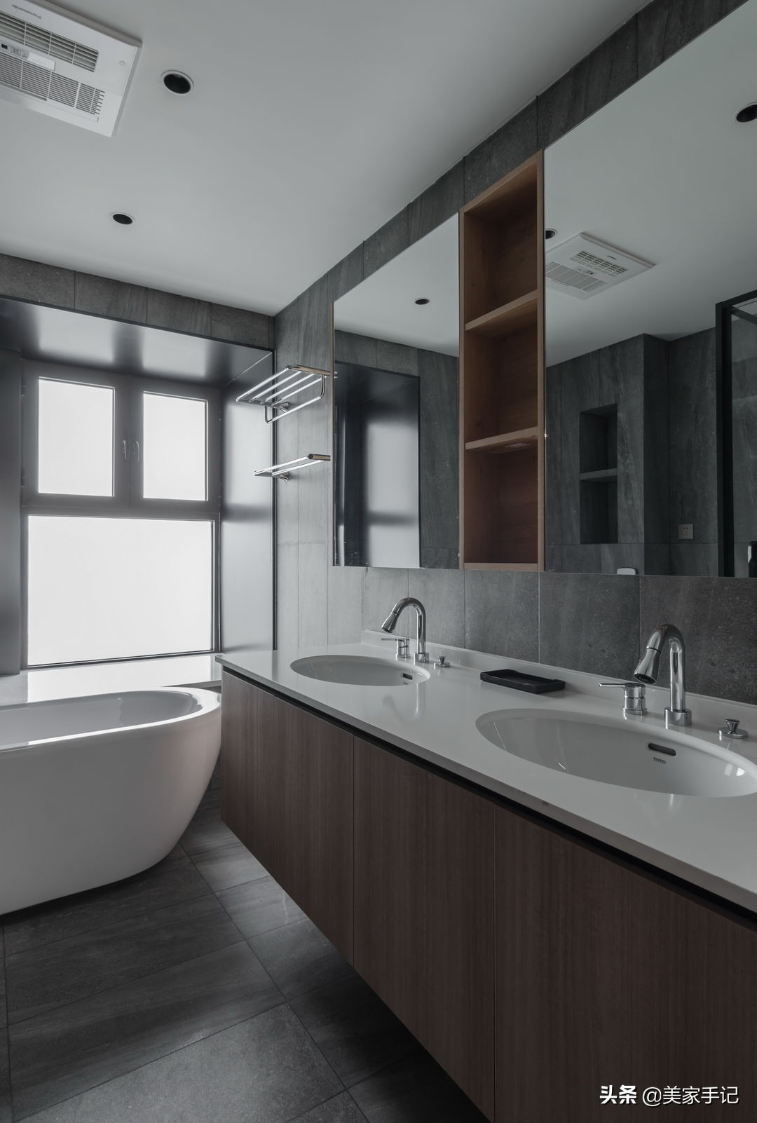 坚持极简主义的江苏夫妇，把家装修得一尘不染，看着都高级