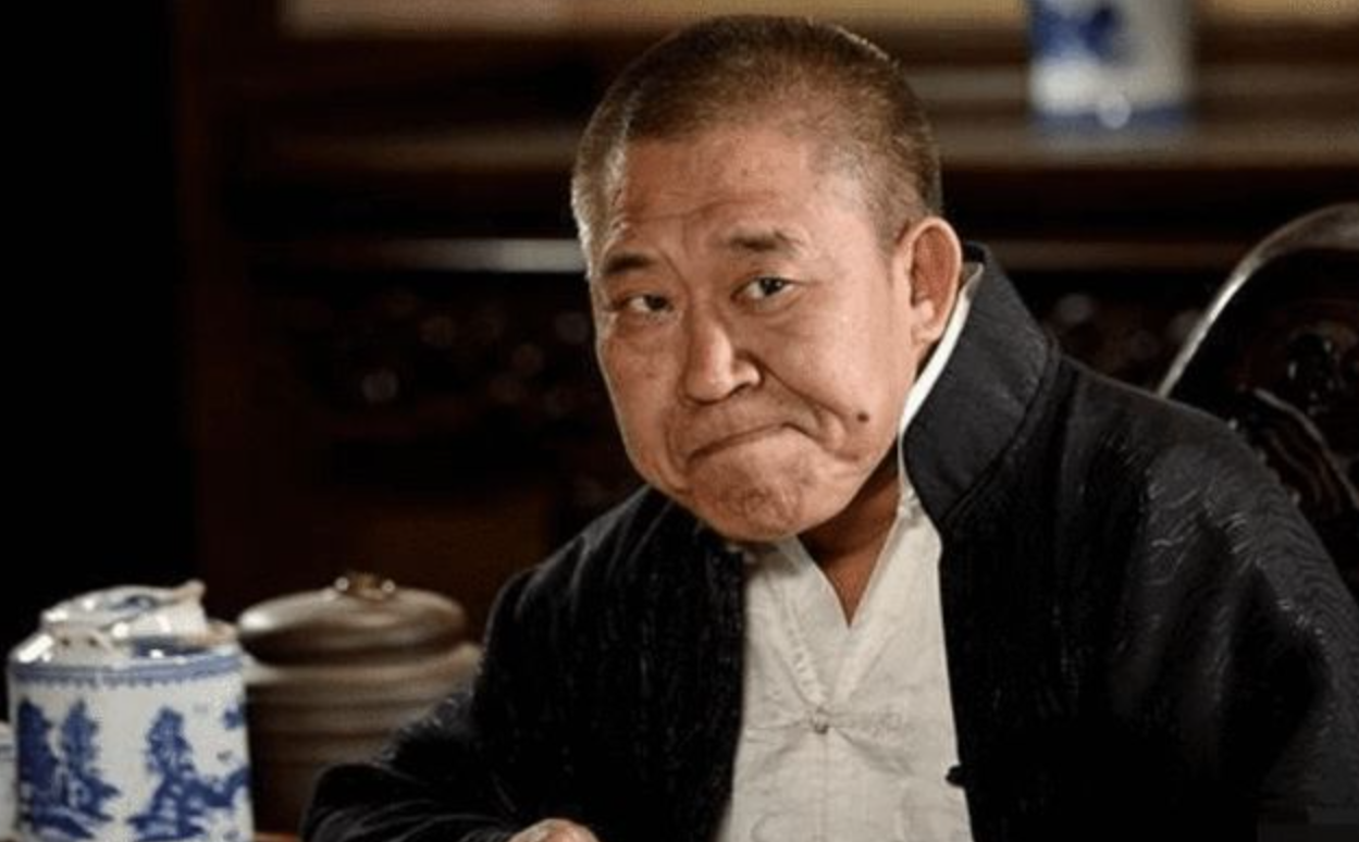 杜旭东：演反派都不用化妆，嘴一歪眼一蔑，观