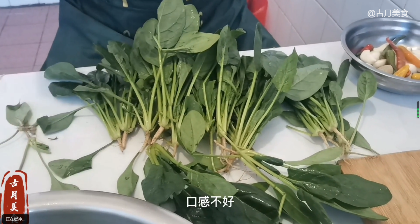 炒菠菜怎么做好吃（家常炒菠菜原汁原味的做法）