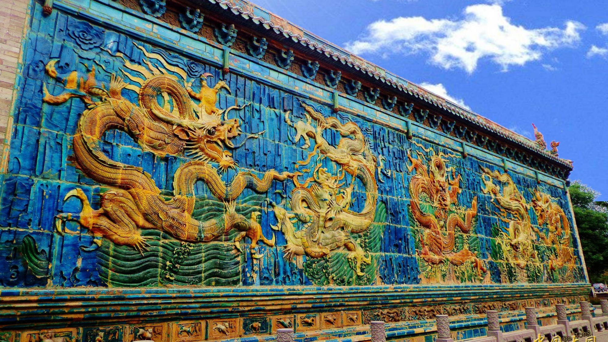 山西这个寺庙,拥有精美五龙照壁,而且免费开放,就在大同闹市区