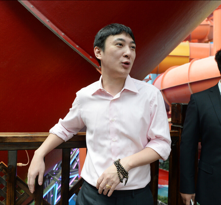 王思聪的风流情史，靠金钱征服了15个女人，如今却沦为了爱情舔狗