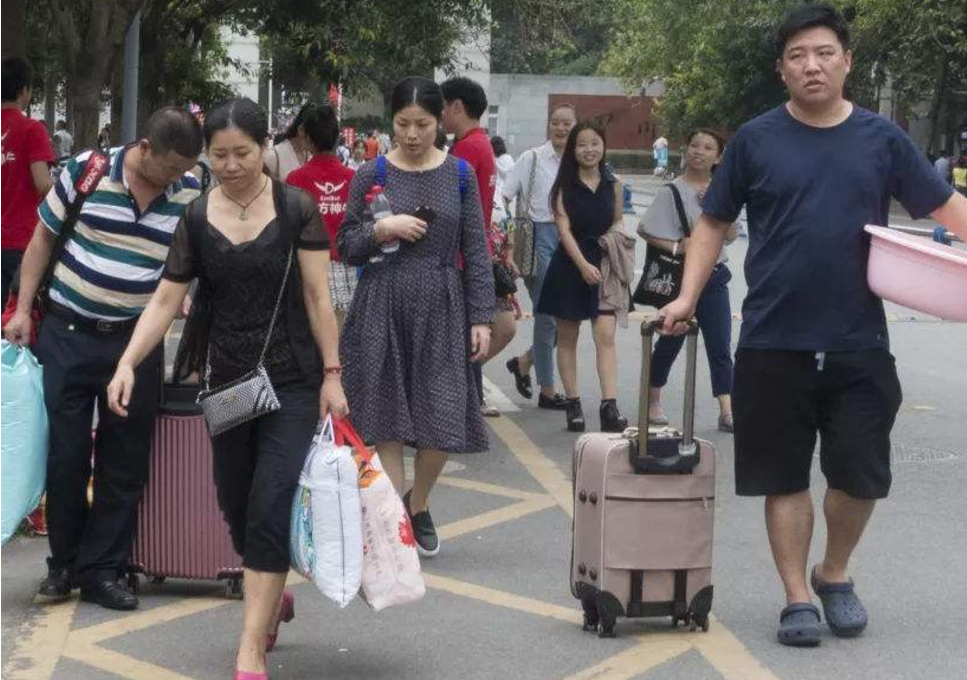 大一新生开学是否要带“被子”？学姐告诉你答案，避免吃亏