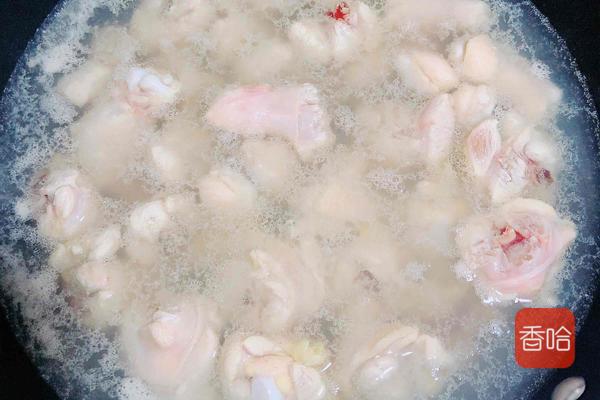 它被誉为“千果之王”，蛋白质是苹果的21倍，9月吃正当季