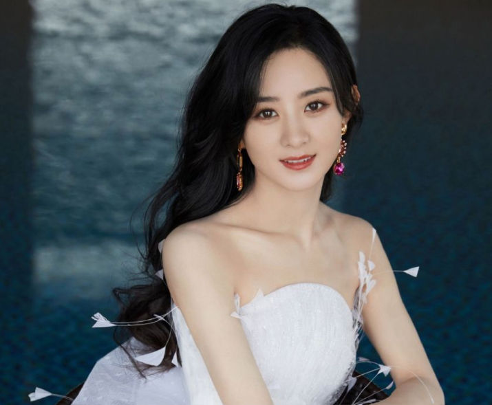 内娱女星人气榜：杨紫成功登顶，赵丽颖第五，THE9却成最大赢家