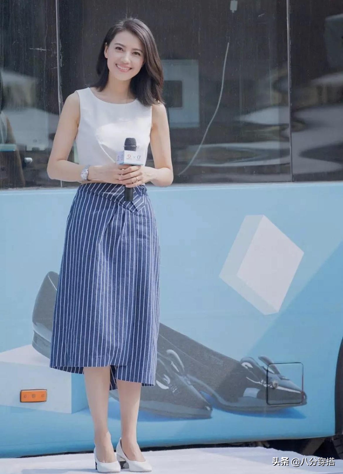 高圆圆又放大招，一身银色套装时髦高级，成熟端庄真有女神范