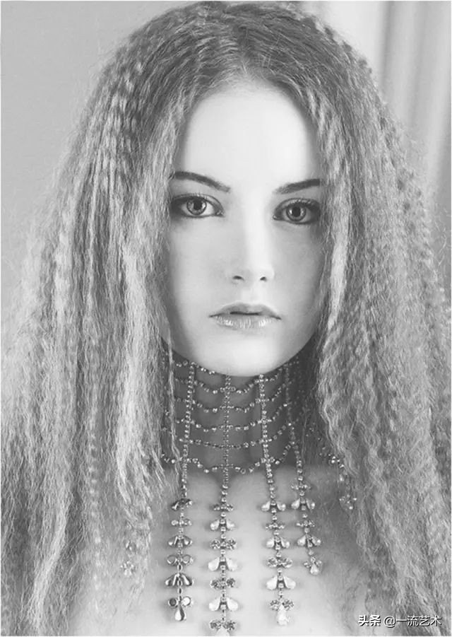 莫斯科摄影师镜头下的女人肖像，黑白唯美