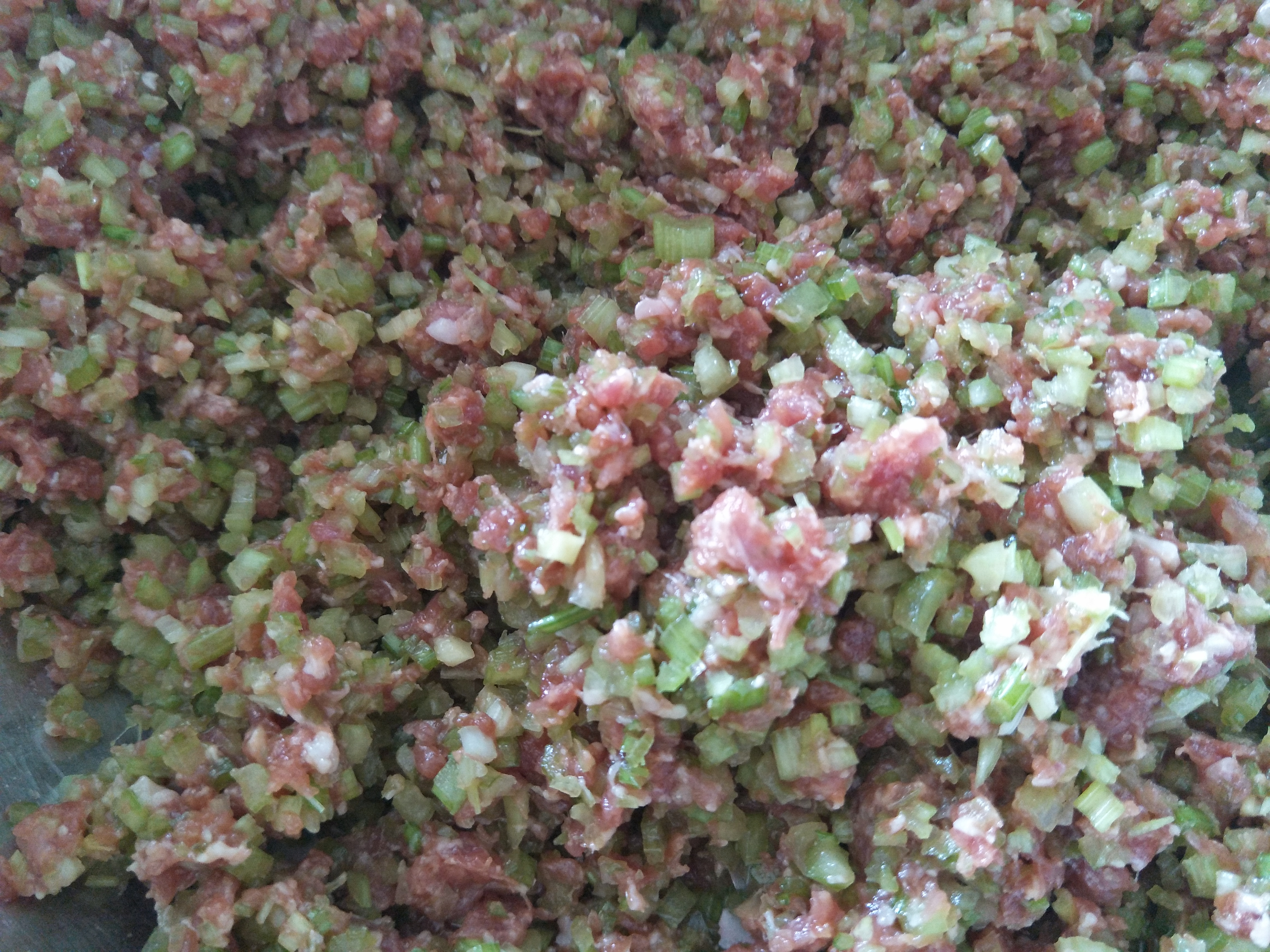 芹菜猪肉水饺这样调馅(芹菜肉馅饺子怎么调馅) - 情书号