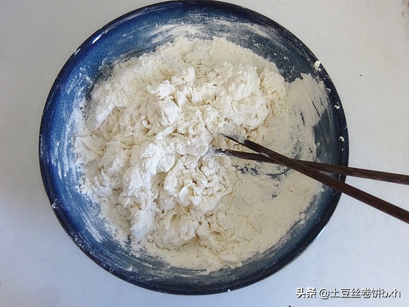 芝麻盐怎么吃（教你做又暄又软的黑芝麻千层饼）