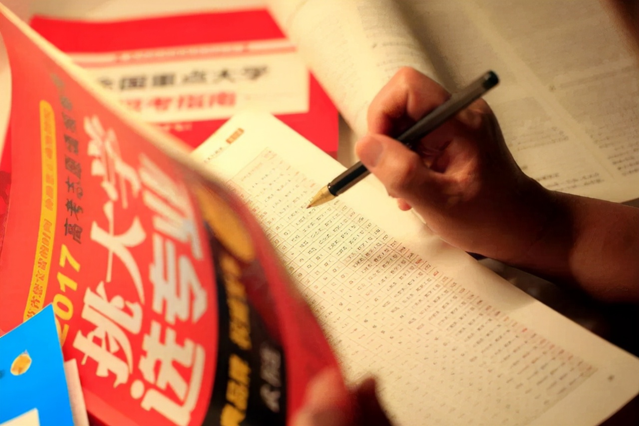 黑龙江这所“野鸡大学”遭曝光，毕业证一文不值，高中生要小心