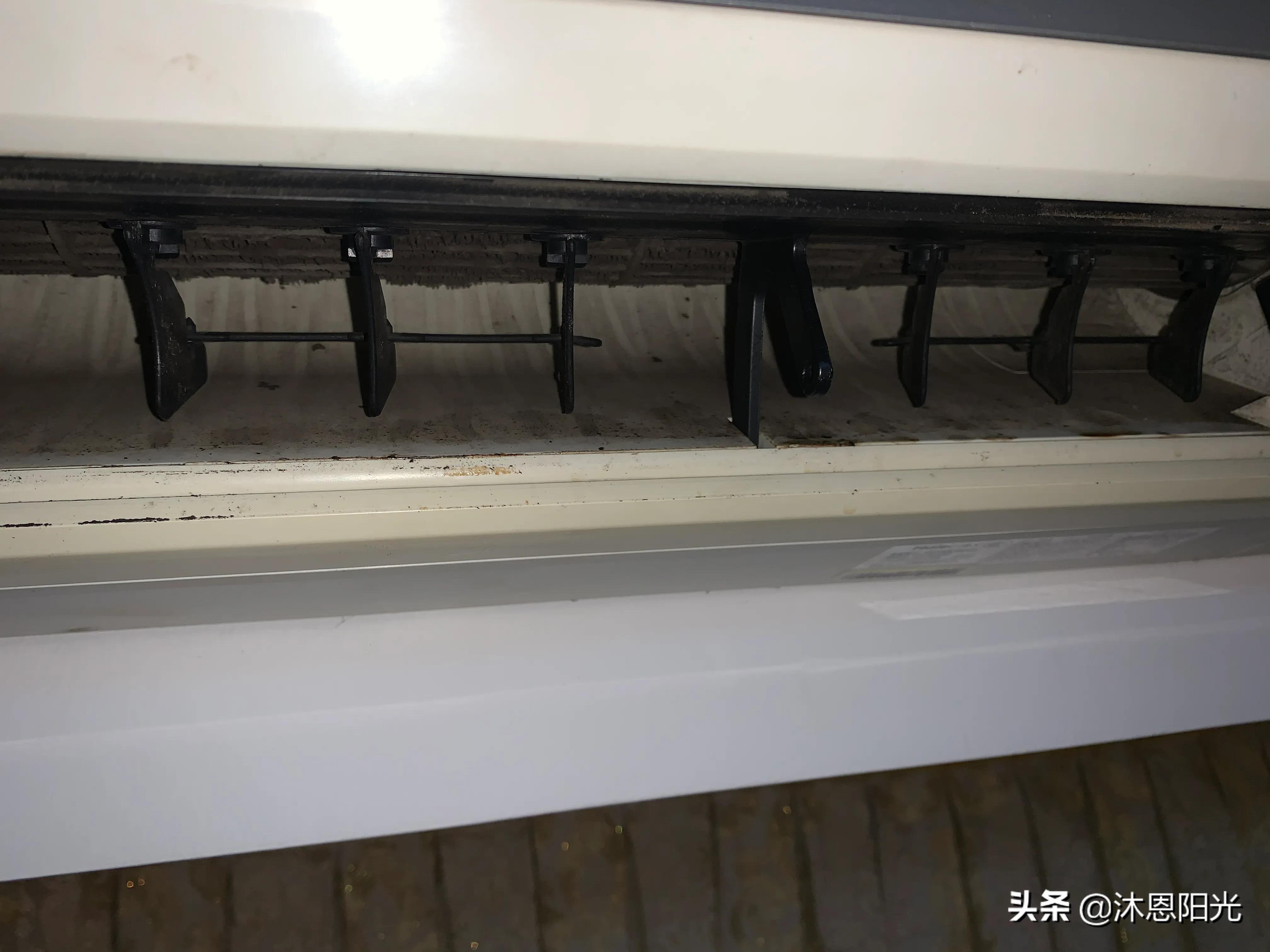 为什么空调吹出来的风有异味？谨慎啊
