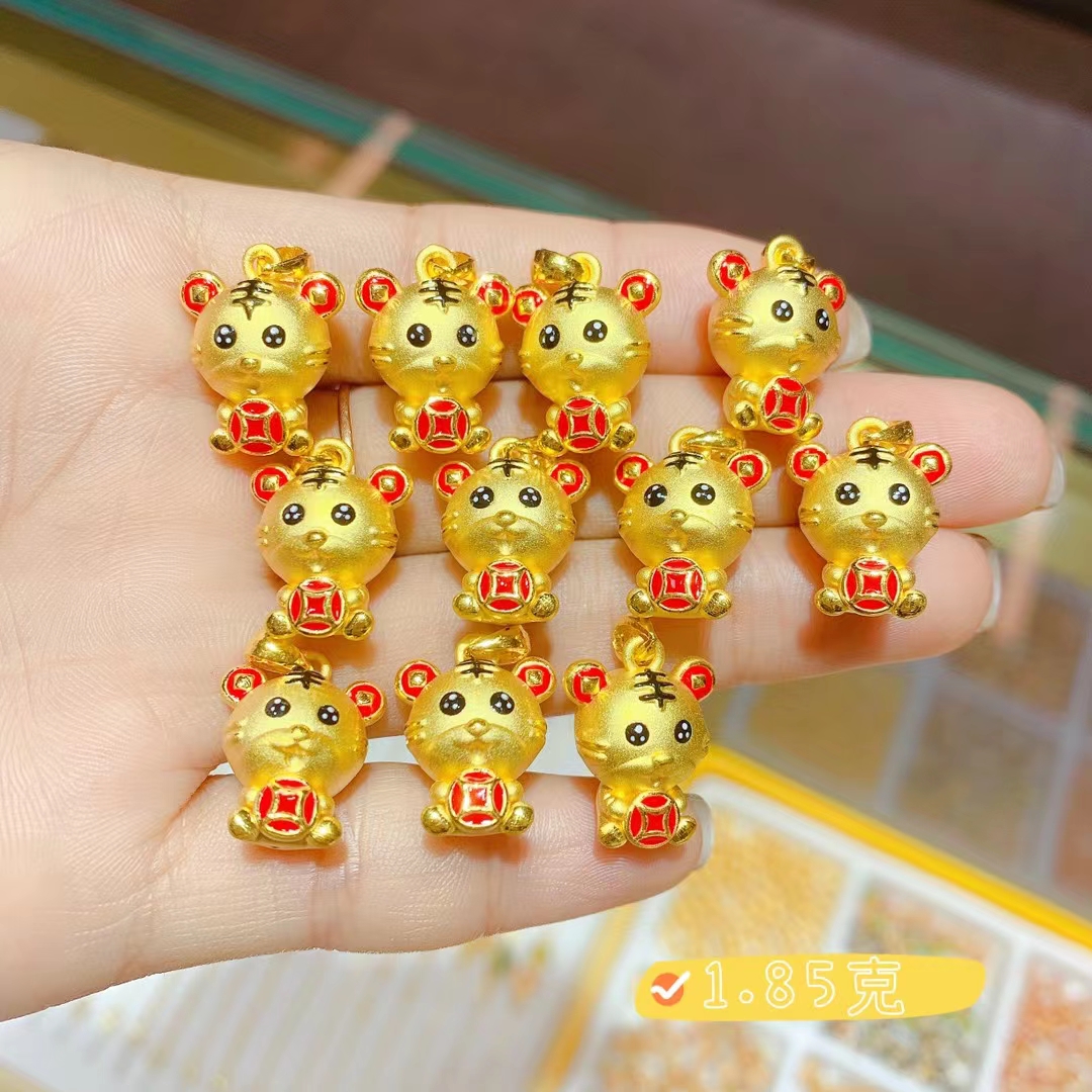 买一口价黄金吊坠1800，只有2克，是不是买贵了呢？