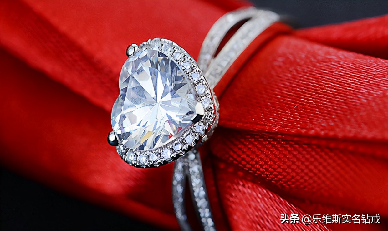 订婚戒指一般多少价位合适（现在的订婚戒指一般多少钱）