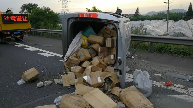 麵包車拉貨為什麼要被罰款?哪些情況才該罰,並不是誰都能罰