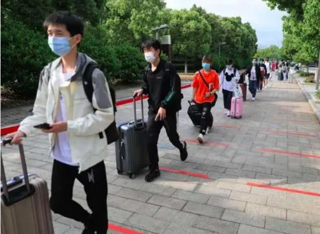 大一开学需要准备“笔记本电脑”吗？先别着急，这个时候带最好