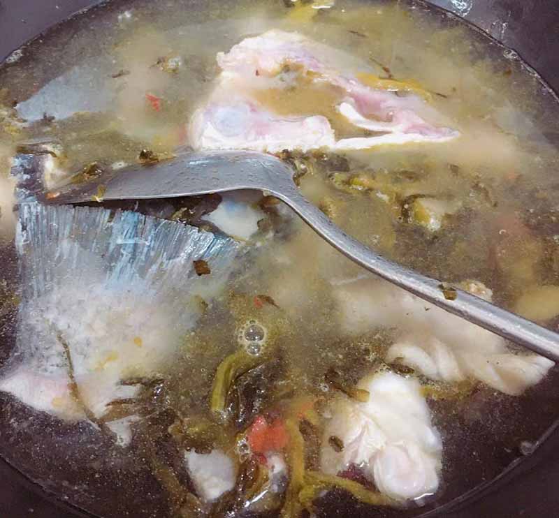 酸菜鱼怎么做好吃？最简单的方法做出和饭店相媲美的酸菜鱼