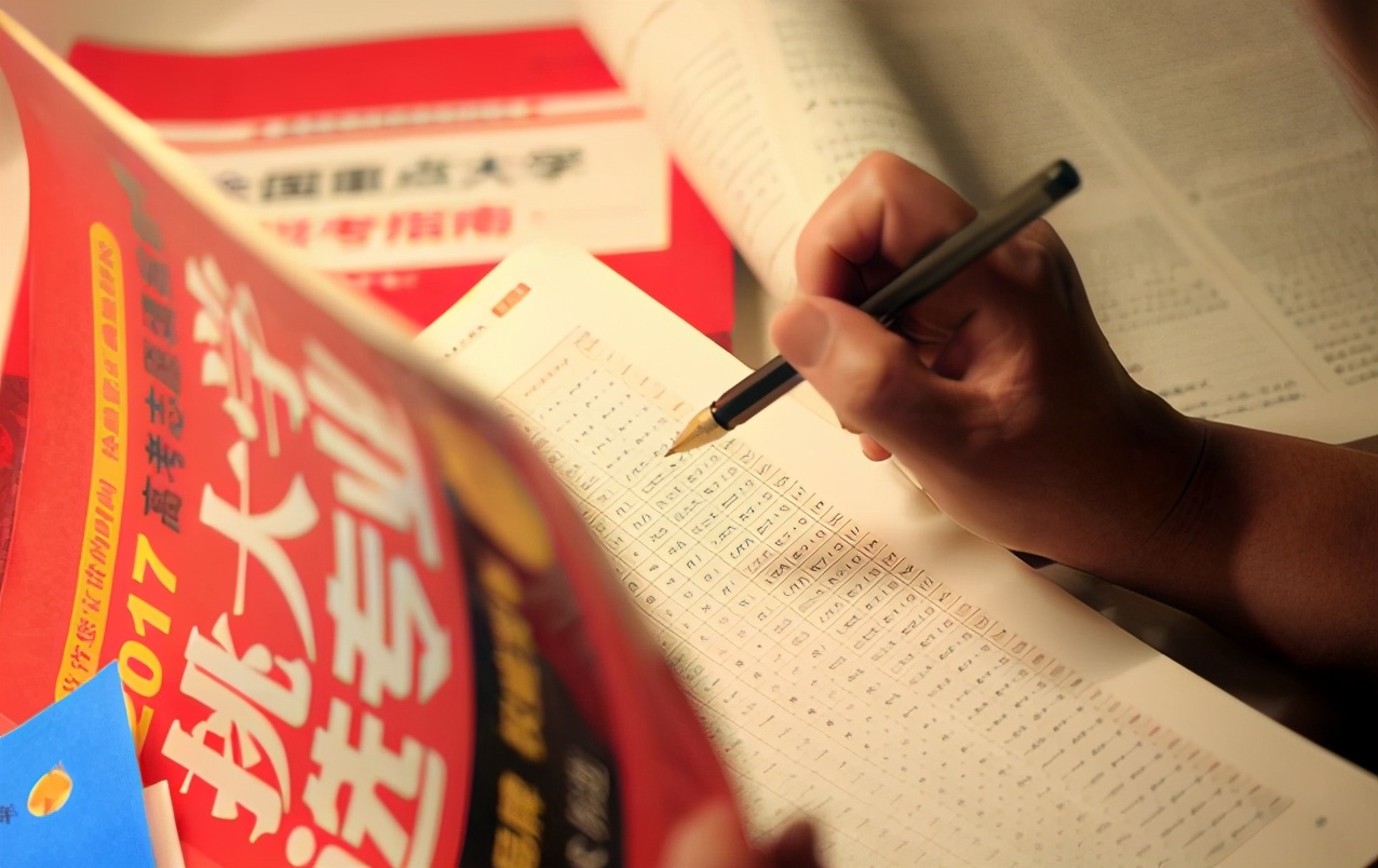 2021高考报志愿，适合女生选择的专业，就业率高收入也不低