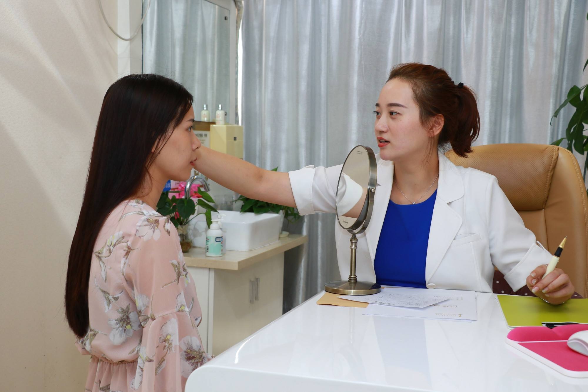 高考前是避孕药销售的另一个高峰期：流行高考前吃避孕药