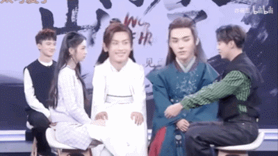 “浪浪钉”成背景板了？周也马闻远CP感爆棚！这眼神真不是在谈吗