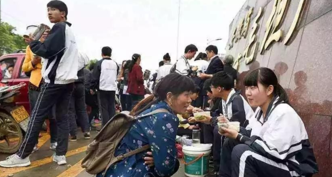 毛坦厂中学录取结果出炉，985院校凤毛麟角，却不负高考工厂之名