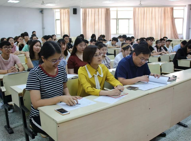 大学生入党的决定权在谁手中？关键在于两个人，和成绩没有关系
