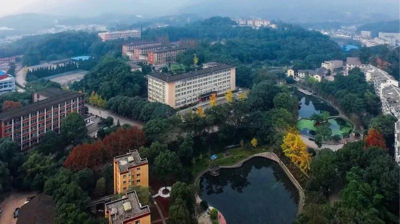 网红食堂、空调宿舍、出门就是地铁站！2019，来西南交通大学就对了！