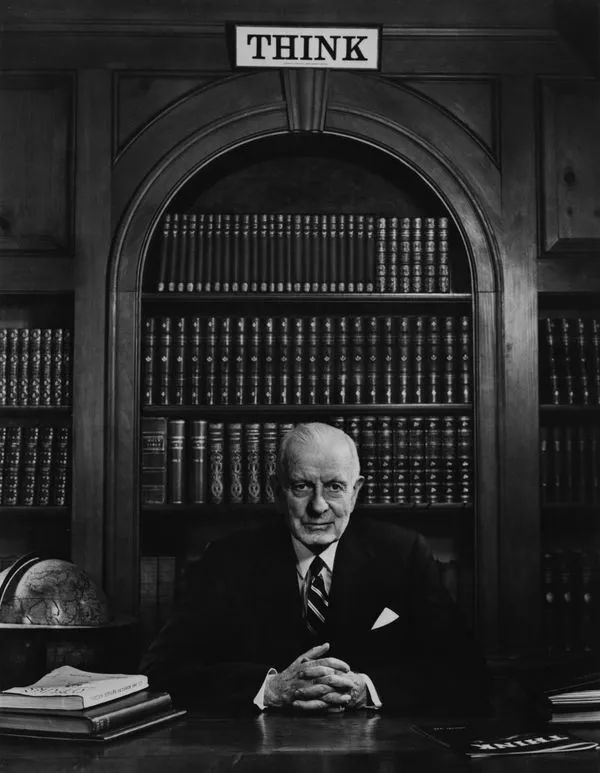 “摄影界伦勃朗”，拍下无数伟大的时代面孔，每一张都充满了故事