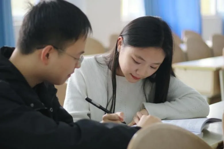 神仙爱情！成都学霸情侣，同年考入同所大学，如今又保研同所985