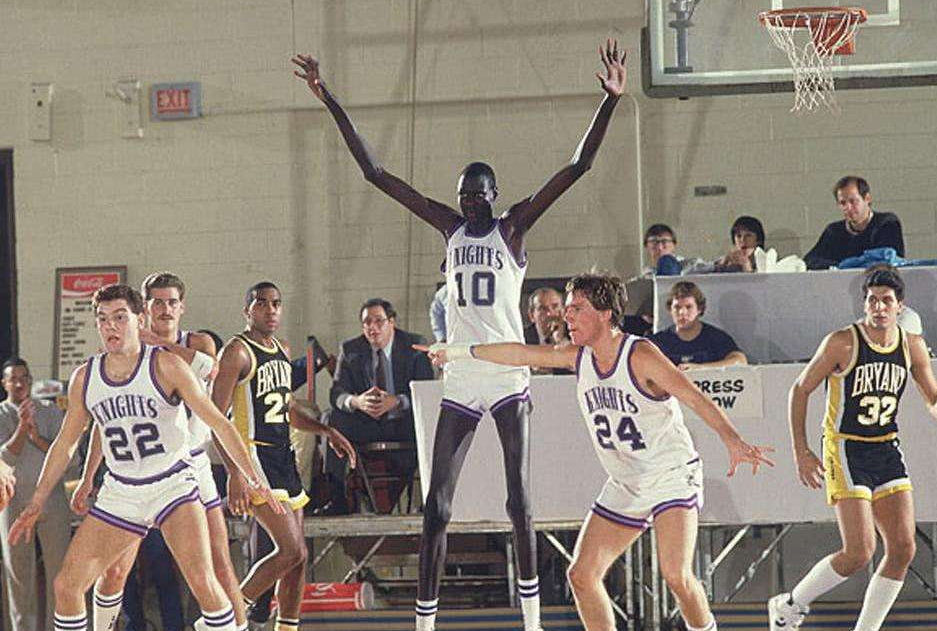 为什么nba黑人多呢(为何黑人球员更容易在NBA打出身价！看了这5张照片你就懂)