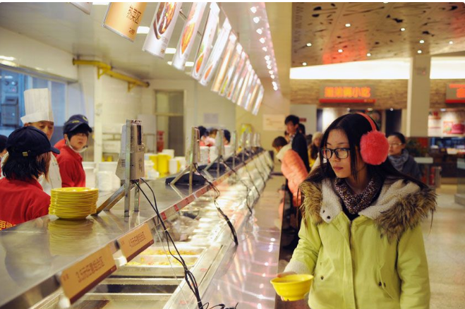 2021年大学生“生活费”等级表出炉！网友看完不淡定了：天地之差