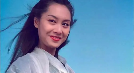 她被誉为“最美紫霞”，曾与星爷假戏真做，险些陷入“尺度”泥潭
