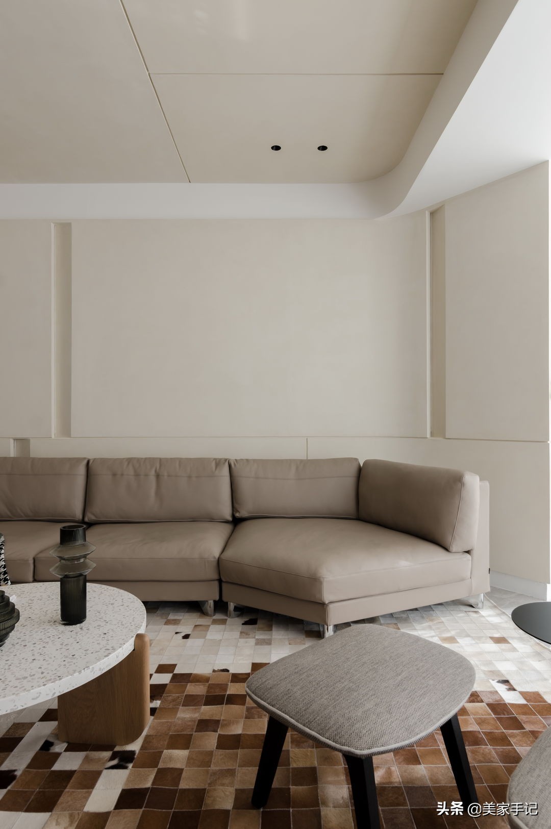 坚持极简主义的江苏夫妇，把家装修得一尘不染，看着都高级