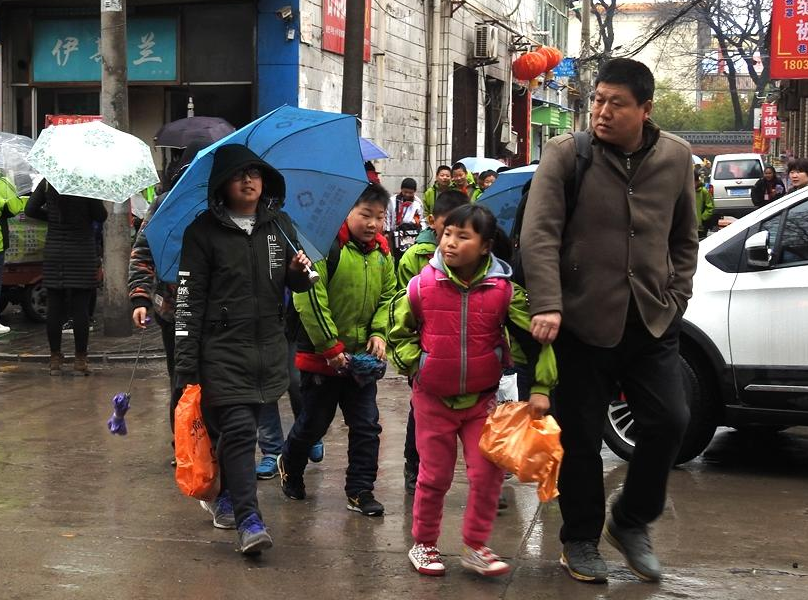 教育部发布通知，中小学将调整上课时间，学生们也能睡到自然醒了