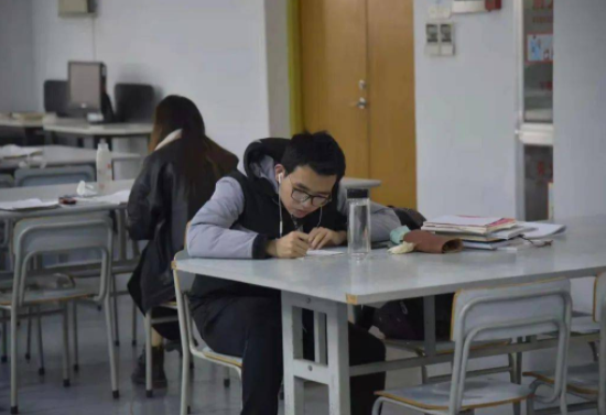 教资考试结束后，试题太难遭网友吐槽，自己可能既没素质又没能力