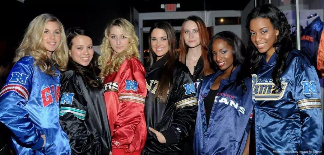 夏天最纯正的街头味道，由 STARTER x Coca-Cola 制造