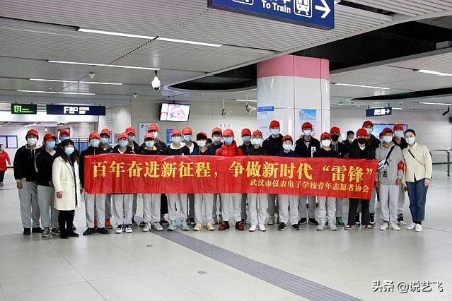 武汉仪表电子学校学生，地铁站当志愿者，让大家受益匪浅