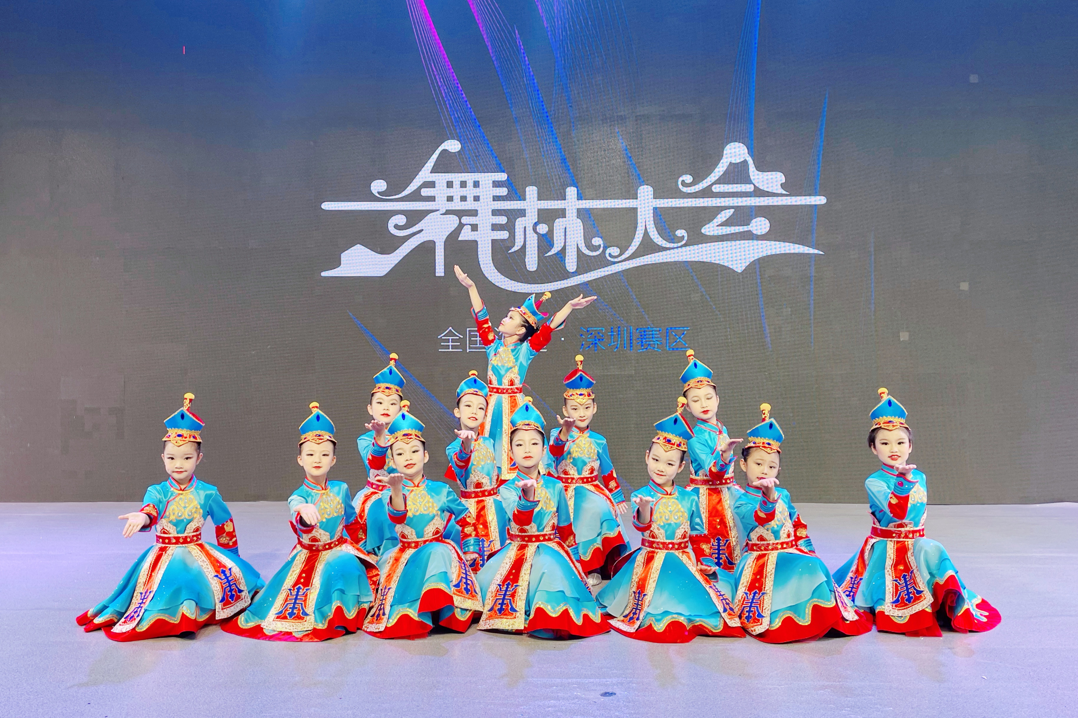 专访 | 舞林大会人气之星 巴艺斯勒舞蹈团:?乘风破浪,逐光前行