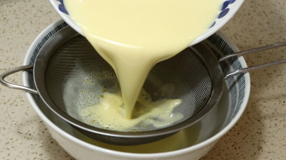 冬天的绝佳早餐，牛奶倒入鸡蛋内，瞬间变成网红美食，营养又美味