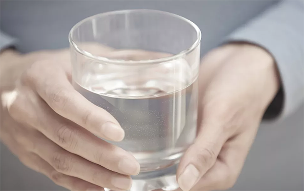 茶吧装修效果图对比：饮水机与茶吧机实用选择指南