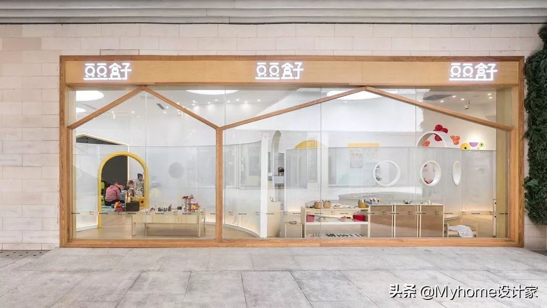 这面墙是孩子的游乐场，成人的玩具体验店，270㎡玩乐中学习