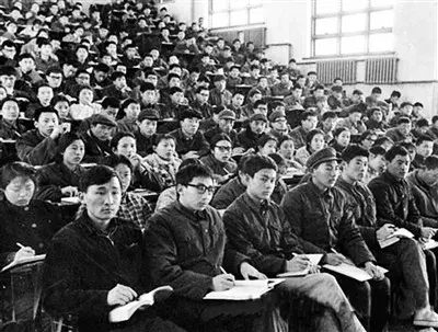 他是倡导恢复高考第一人！因他的一番慷慨陈词，邓小平改变主意提前一年恢复高考
