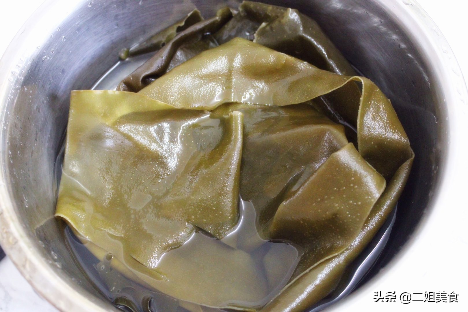 泡发海带，用冷水还是热水？教您一招，十分钟泡发，软乎没硬块