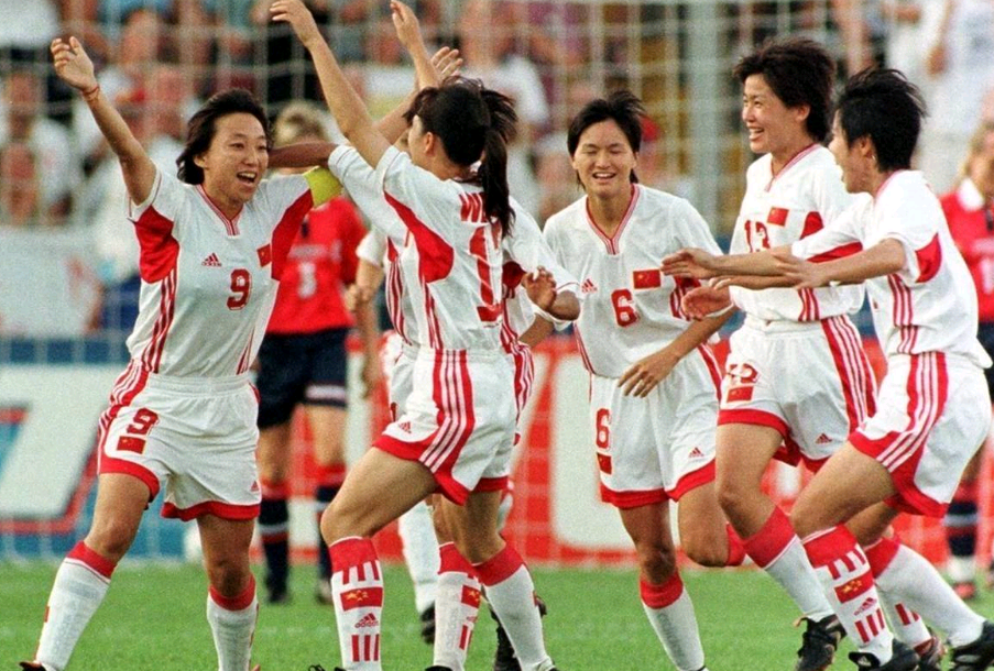 2003年女足世界杯决赛(国人骄傲！中国女足征战历届世界杯回顾：难忘20年前玫瑰绽放)