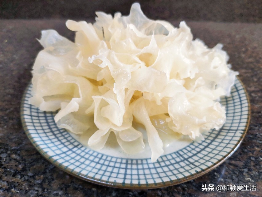 银耳不要只会煲糖水了(炖银耳糖水)