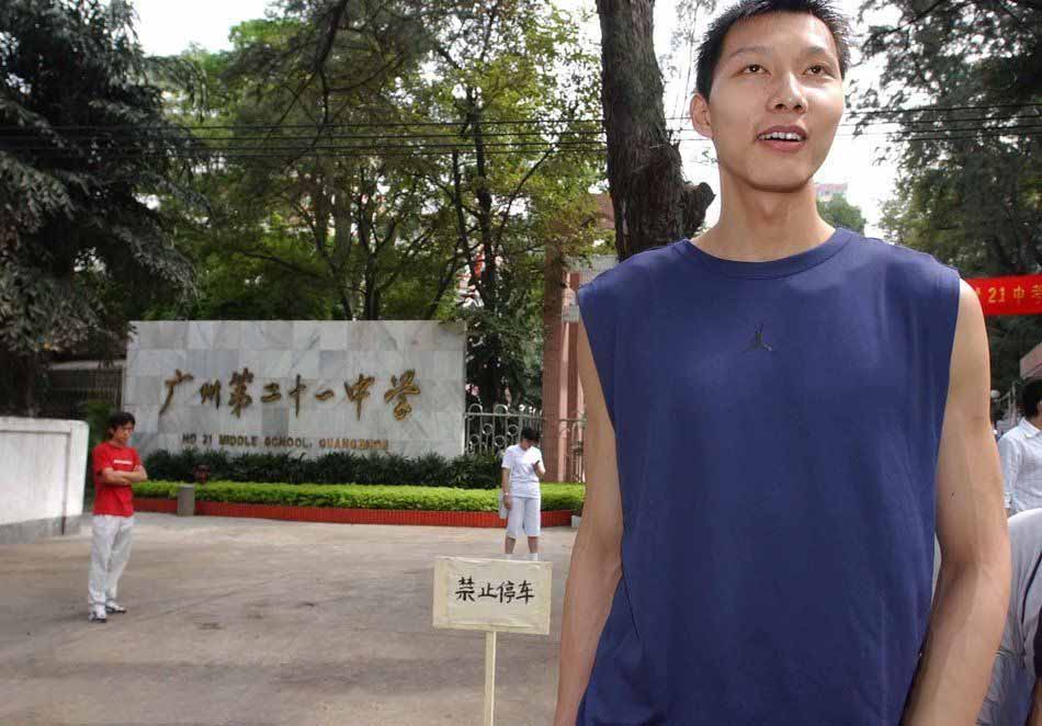 为什么易建联16岁能进cba(从青涩男孩到广东男篮的顶梁柱，易建联当之无愧的CBA第一人)