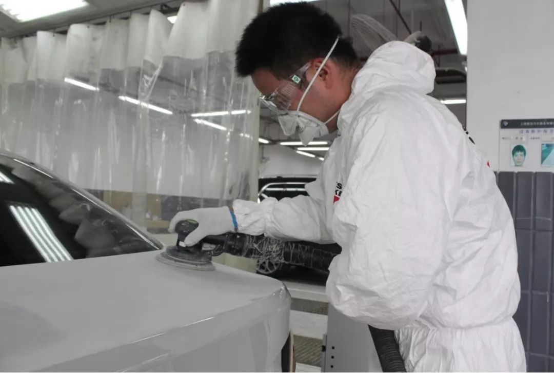 宝马4s店拥有专业严谨的喷漆技术!