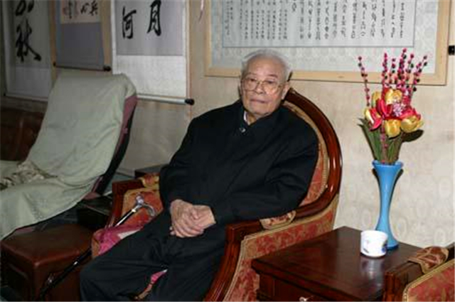1985年，邓小平百万大裁军的背后深意